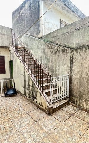 Casa à venda com 400m², 6 quartos e 8 vagasEscada 