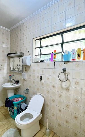 Casa à venda com 400m², 6 quartos e 8 vagasBanheiro 1