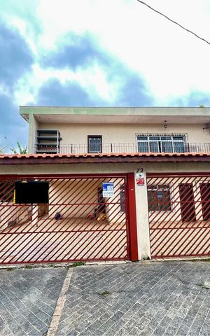 Casa à venda com 400m², 6 quartos e 8 vagasPlaca instalada na fachada do imóvel 