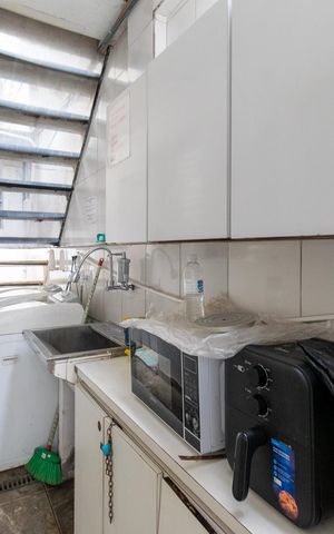 Casa à venda com 300m², 10 quartos e 2 vagas Casa à venda com 300m², 10 quartos e 2 vagasÁrea de Serviço