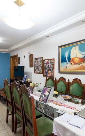 Casa à venda com 300m², 10 quartos e 2 vagas Casa à venda com 300m², 10 quartos e 2 vagasSala