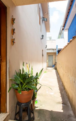 Casa à venda com 100m², 2 quartos e 2 vagas Casa à venda com 100m², 2 quartos e 2 vagasEntrada