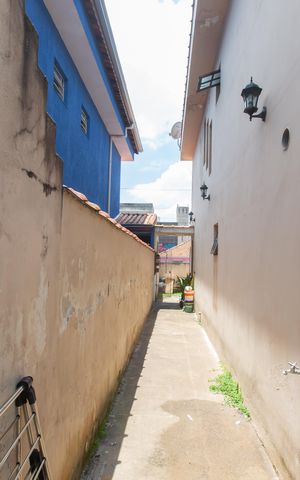 Casa à venda com 100m², 2 quartos e 2 vagas Casa à venda com 100m², 2 quartos e 2 vagasCorredor