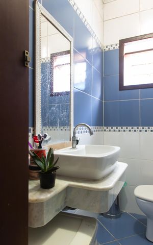 Casa à venda com 100m², 2 quartos e 2 vagas Casa à venda com 100m², 2 quartos e 2 vagasBanheiro 2