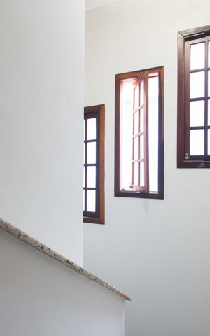 Casa à venda com 100m², 2 quartos e 2 vagas Casa à venda com 100m², 2 quartos e 2 vagasHall