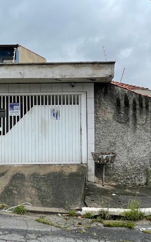 Casa à venda com 233m², 3 quartos e 4 vagas Casa à venda com 233m², 3 quartos e 4 vagasFachada+Placa