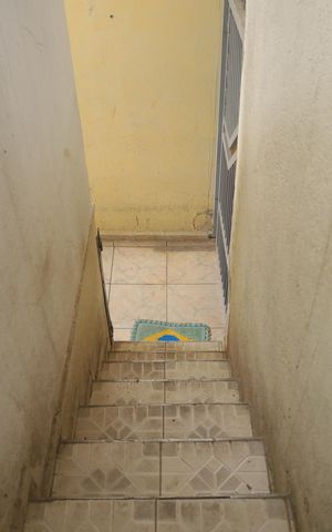 Casa à venda com 100m², 5 quartos e 1 vagaEscada