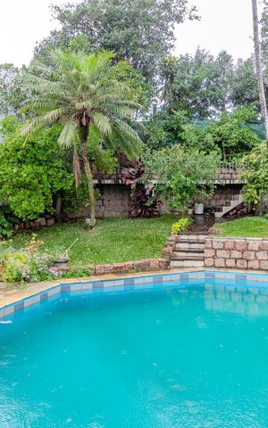 Casa à venda com 220m², 3 quartos e 2 vagas Casa à venda com 220m², 3 quartos e 2 vagasÁrea comum - Piscina