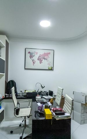 Casa de condomínio à venda com 725m², 5 quartos e 7 vagas Casa de condomínio à venda com 725m², 5 quartos e 7 vagasEscritório