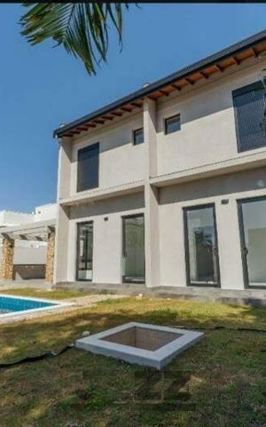 Casa de condomínio à venda com 350m², 5 quartos e 3 vagas