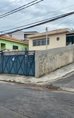 Casa para alugar com 249m², 3 quartos e 6 vagas Casa para alugar com 249m², 3 quartos e 6 vagasFachada