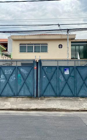 Casa para alugar com 249m², 3 quartos e 6 vagas Casa para alugar com 249m², 3 quartos e 6 vagasFachada