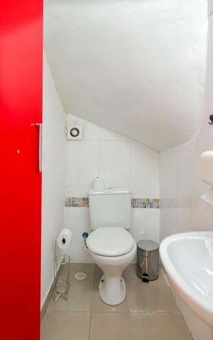 Casa à venda com 80m², 3 quartos e sem vaga Casa à venda com 80m², 3 quartos e sem vagaLavabo