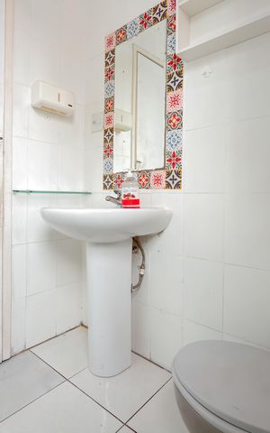 Casa à venda com 80m², 3 quartos e sem vaga Casa à venda com 80m², 3 quartos e sem vagaBanheiro Corredor