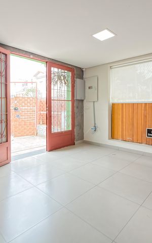 Casa à venda com 80m², 3 quartos e sem vaga Casa à venda com 80m², 3 quartos e sem vagaSala
