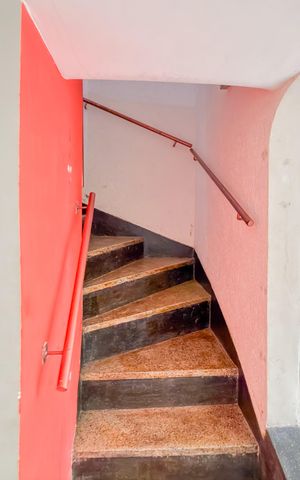 Casa à venda com 80m², 3 quartos e sem vaga Casa à venda com 80m², 3 quartos e sem vagaEscada
