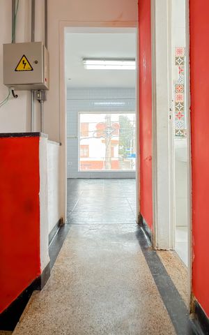 Casa à venda com 80m², 3 quartos e sem vaga Casa à venda com 80m², 3 quartos e sem vagaCorredor