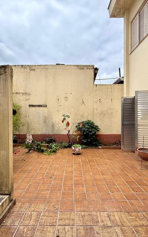 Casa à venda com 200m², 5 quartos e 4 vagas Casa à venda com 200m², 5 quartos e 4 vagasQuintal