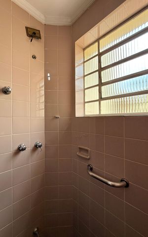 Casa à venda com 200m², 5 quartos e 4 vagas Casa à venda com 200m², 5 quartos e 4 vagasBanheiro Social 2