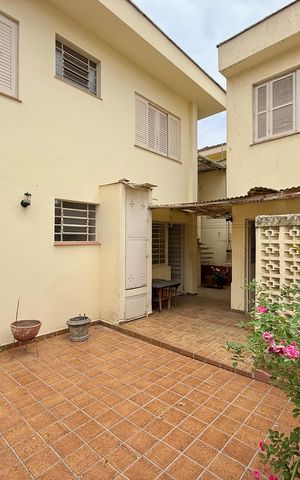 Casa à venda com 200m², 5 quartos e 4 vagas Casa à venda com 200m², 5 quartos e 4 vagasQuintal