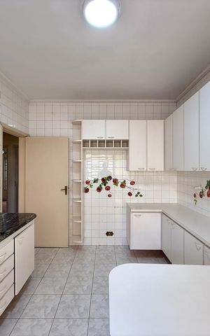Casa à venda com 200m², 5 quartos e 4 vagas Casa à venda com 200m², 5 quartos e 4 vagasCozinha