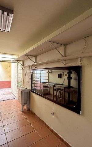 Casa à venda com 200m², 5 quartos e 4 vagas Casa à venda com 200m², 5 quartos e 4 vagasOficina/Atelie