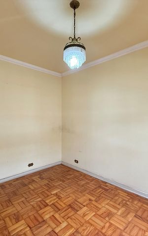 Casa à venda com 200m², 5 quartos e 4 vagas Casa à venda com 200m², 5 quartos e 4 vagasSala