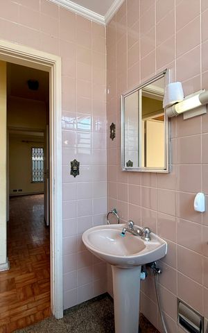 Casa à venda com 200m², 5 quartos e 4 vagas Casa à venda com 200m², 5 quartos e 4 vagasBanheiro Social 2