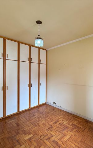 Casa à venda com 200m², 5 quartos e 4 vagas Casa à venda com 200m², 5 quartos e 4 vagasQuarto 4