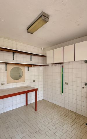 Casa à venda com 200m², 5 quartos e 4 vagas Casa à venda com 200m², 5 quartos e 4 vagasÁrea de Serviço