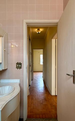 Casa à venda com 200m², 5 quartos e 4 vagas Casa à venda com 200m², 5 quartos e 4 vagasBanheiro Social 1