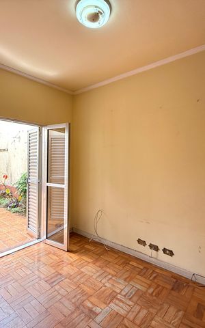 Casa à venda com 200m², 5 quartos e 4 vagas Casa à venda com 200m², 5 quartos e 4 vagasQuarto 5