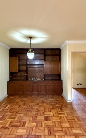 Casa à venda com 200m², 5 quartos e 4 vagas Casa à venda com 200m², 5 quartos e 4 vagasSala