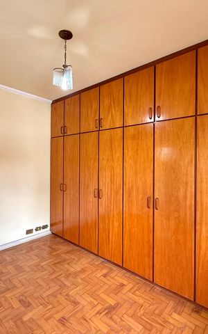 Casa à venda com 200m², 5 quartos e 4 vagas Casa à venda com 200m², 5 quartos e 4 vagasQuarto 2