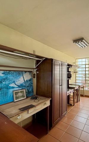 Casa à venda com 200m², 5 quartos e 4 vagas Casa à venda com 200m², 5 quartos e 4 vagasOficina/Atelie