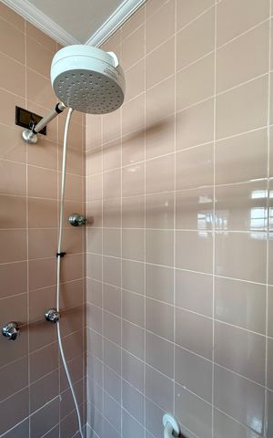 Casa à venda com 200m², 5 quartos e 4 vagas Casa à venda com 200m², 5 quartos e 4 vagasBanheiro Suíte