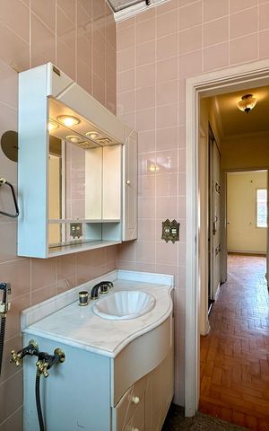 Casa à venda com 200m², 5 quartos e 4 vagas Casa à venda com 200m², 5 quartos e 4 vagasBanheiro Social 1