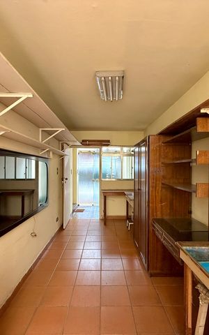 Casa à venda com 200m², 5 quartos e 4 vagas Casa à venda com 200m², 5 quartos e 4 vagasOficina/Atelie