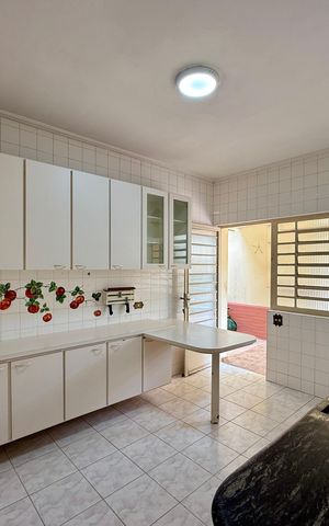 Casa à venda com 200m², 5 quartos e 4 vagas Casa à venda com 200m², 5 quartos e 4 vagasCozinha
