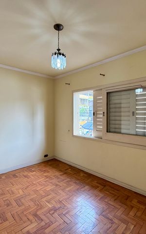Casa à venda com 200m², 5 quartos e 4 vagas Casa à venda com 200m², 5 quartos e 4 vagasSuíte