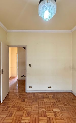 Casa à venda com 200m², 5 quartos e 4 vagas Casa à venda com 200m², 5 quartos e 4 vagasSala