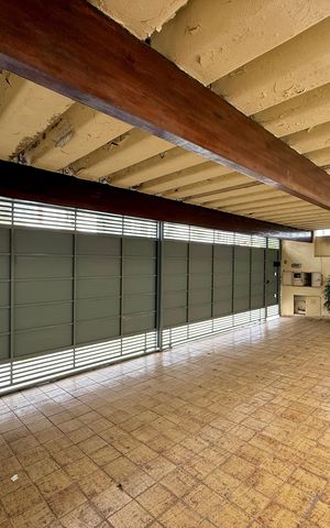 Casa à venda com 200m², 5 quartos e 4 vagas Casa à venda com 200m², 5 quartos e 4 vagasGaragem