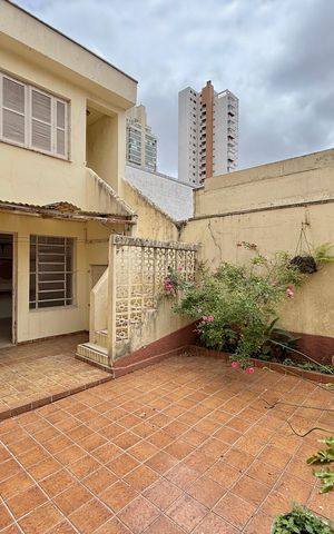 Casa à venda com 200m², 5 quartos e 4 vagas Casa à venda com 200m², 5 quartos e 4 vagasQuintal