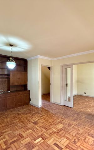Casa à venda com 200m², 5 quartos e 4 vagas Casa à venda com 200m², 5 quartos e 4 vagasSala