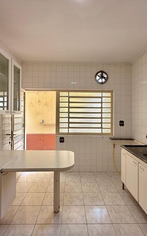 Casa à venda com 200m², 5 quartos e 4 vagas Casa à venda com 200m², 5 quartos e 4 vagasCozinha