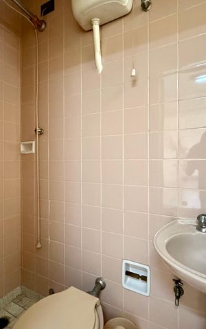 Casa à venda com 200m², 5 quartos e 4 vagas Casa à venda com 200m², 5 quartos e 4 vagasBanheiro de Serviço