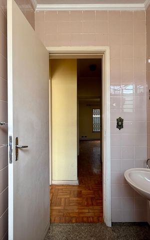 Casa à venda com 200m², 5 quartos e 4 vagas Casa à venda com 200m², 5 quartos e 4 vagasBanheiro Social 2