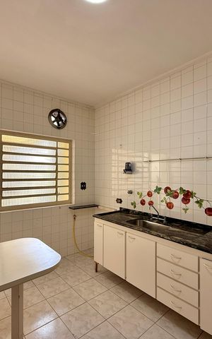 Casa à venda com 200m², 5 quartos e 4 vagas Casa à venda com 200m², 5 quartos e 4 vagasCozinha