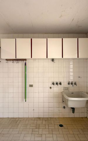 Casa à venda com 200m², 5 quartos e 4 vagas Casa à venda com 200m², 5 quartos e 4 vagasÁrea de Serviço
