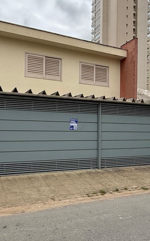 Casa à venda com 200m², 5 quartos e 4 vagas Casa à venda com 200m², 5 quartos e 4 vagasFachada